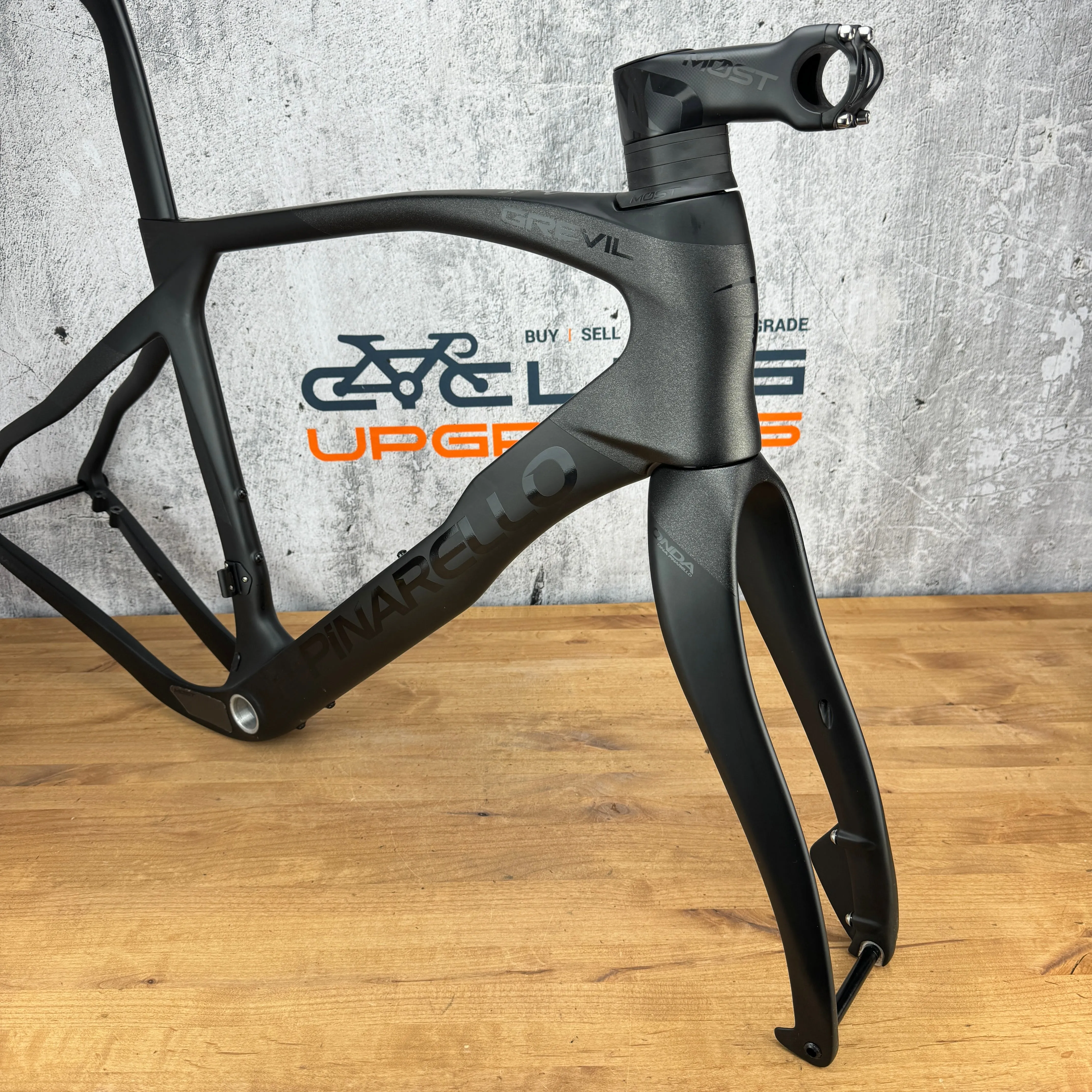 2023 Pinarello Grevil F B301 Iceland Black 530 (54.7 TT) Carbon Disc Frameset