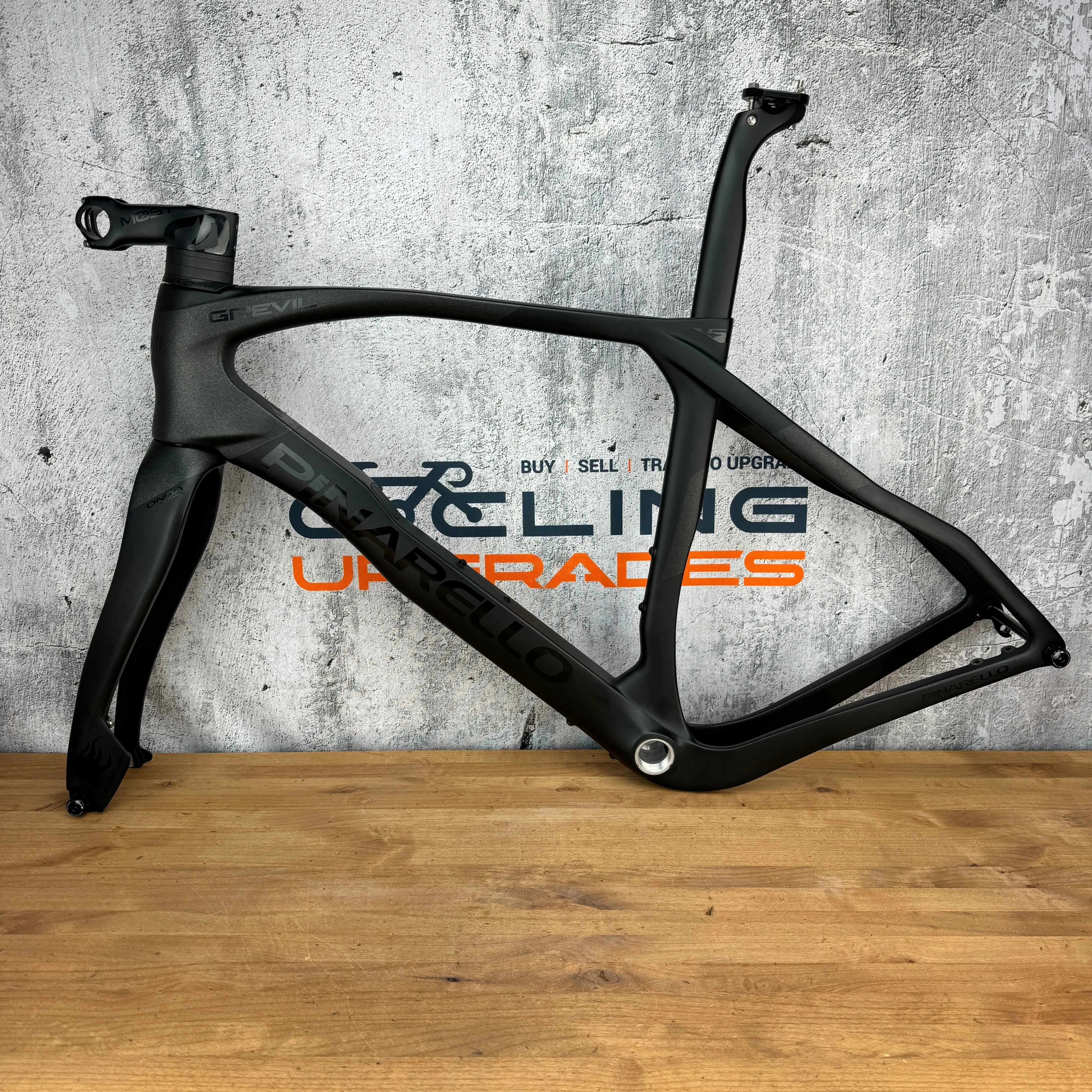 2023 Pinarello Grevil F B301 Iceland Black 530 (54.7 TT) Carbon Disc Frameset