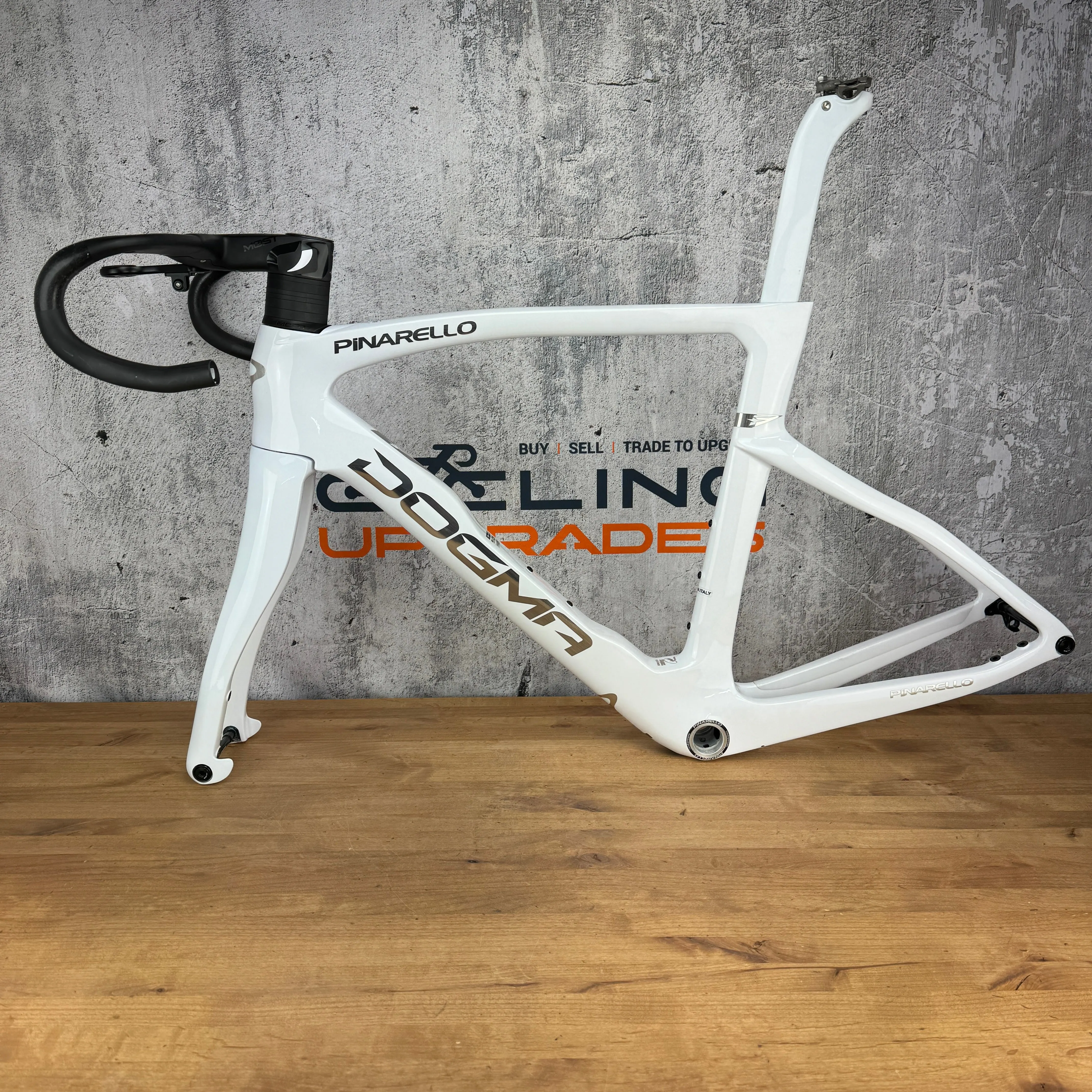 Low Mile! 2022 Pinarello Dogma F 54cm Carbon Disc Frameset 700c Crystal White