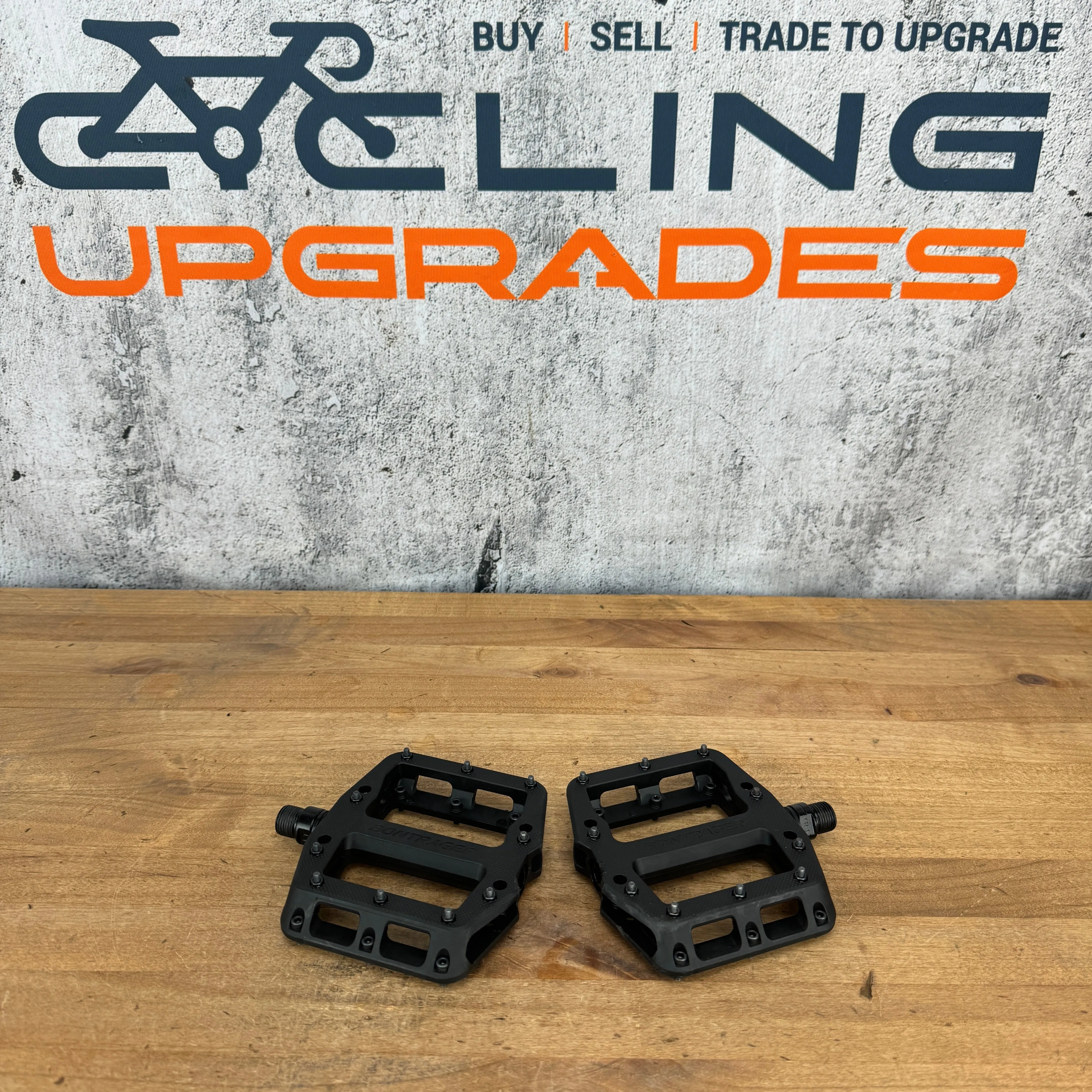 Low Mile! Bontrager Line Elite Flat Black Nylon MTB Mountain Bike Pedals 362g