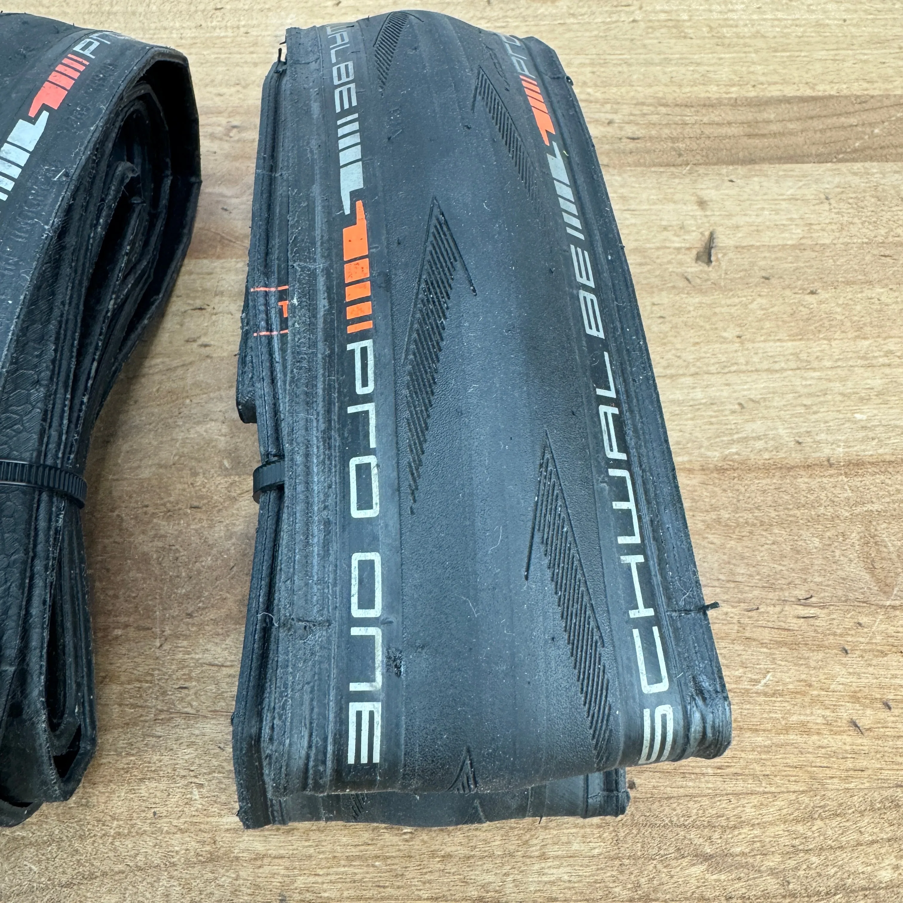 Low Mile! Pair Schwalbe Pro One 700c x 25mm Tubeless Road Bike Tires