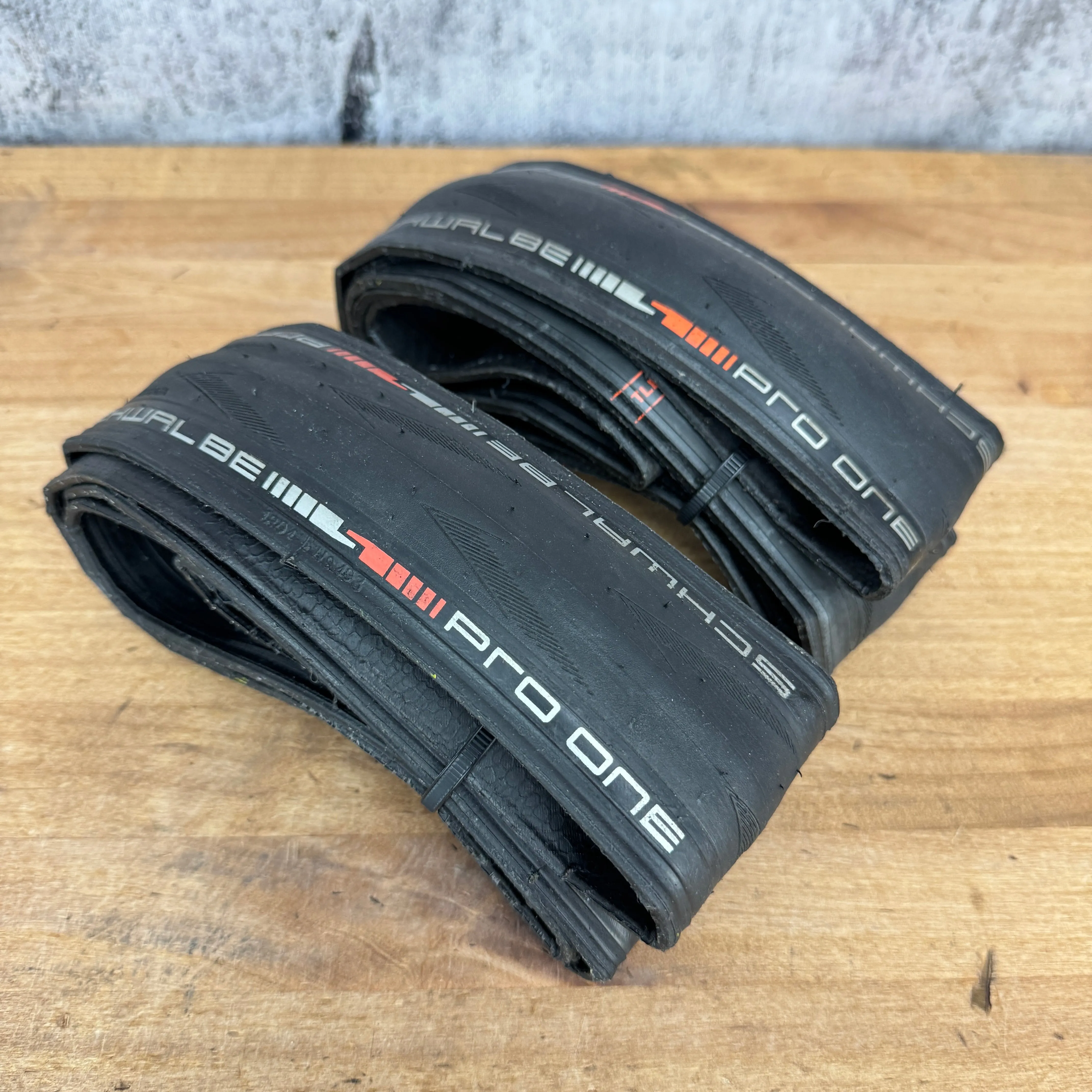 Low Mile! Pair Schwalbe Pro One 700c x 25mm Tubeless Road Bike Tires