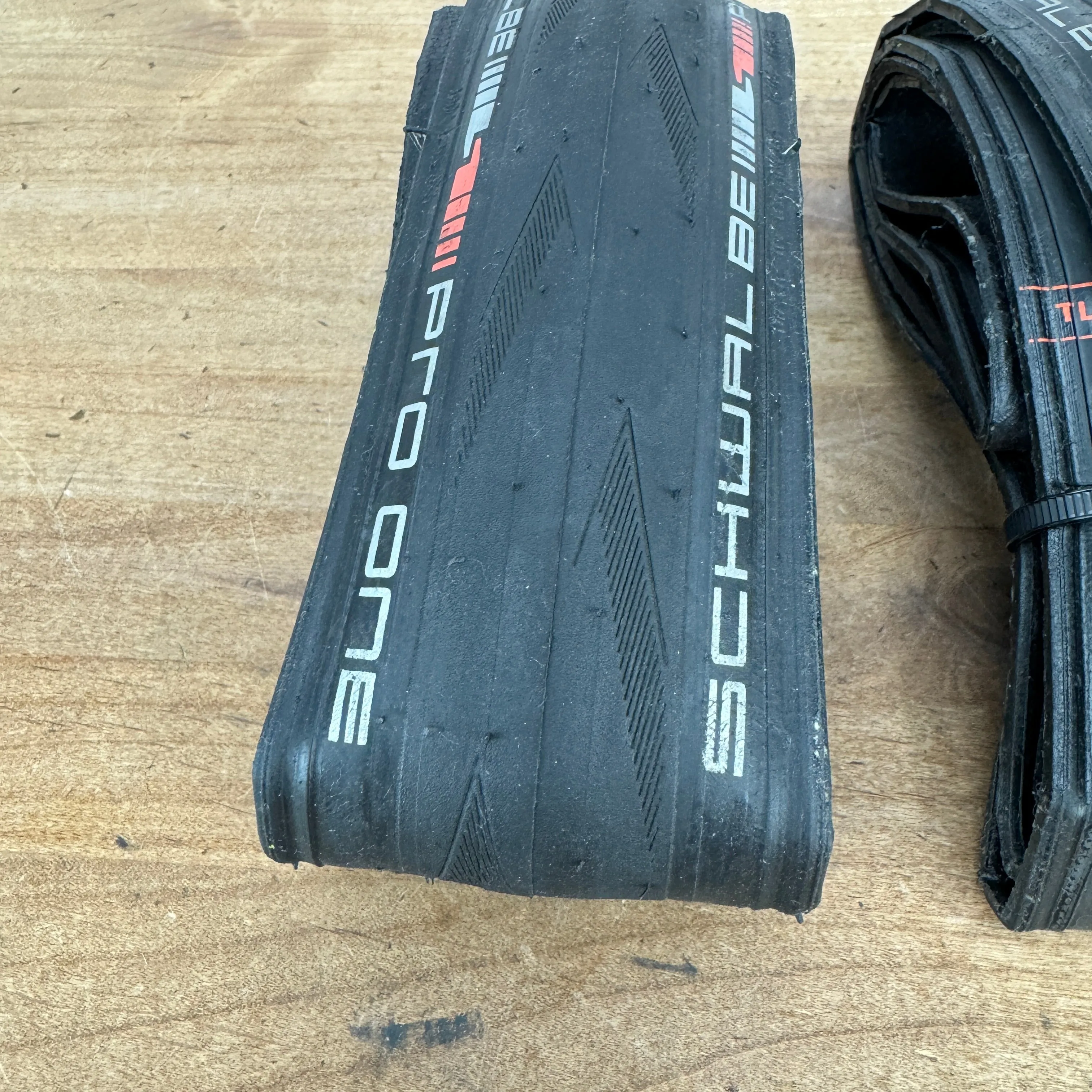 Low Mile! Pair Schwalbe Pro One 700c x 25mm Tubeless Road Bike Tires