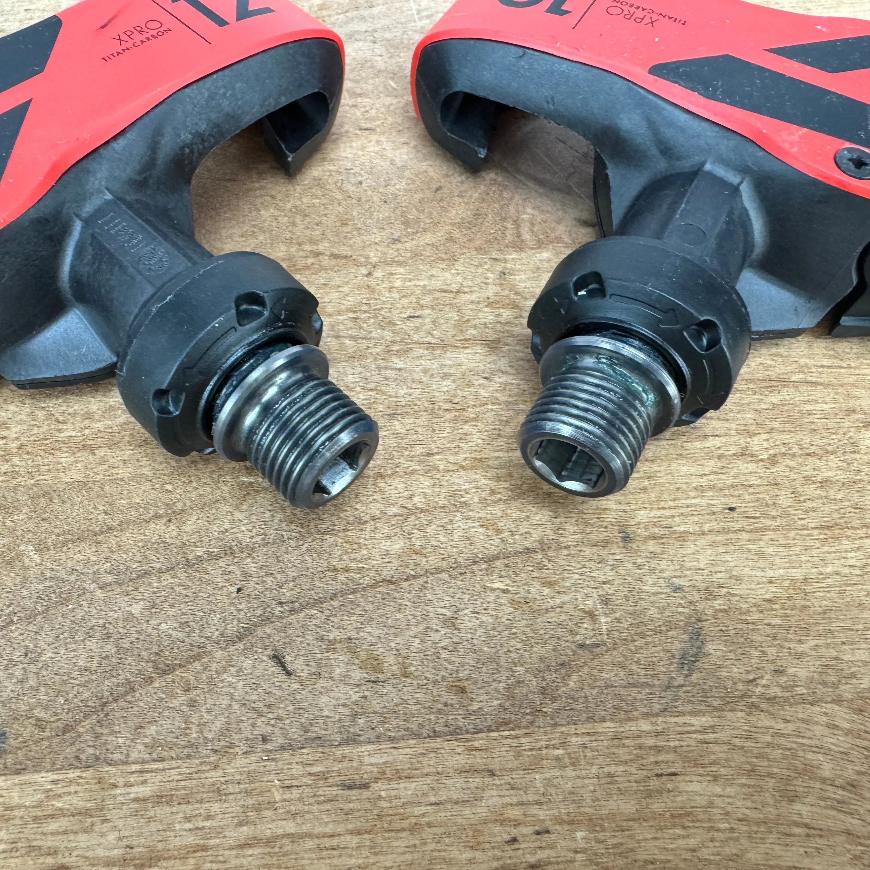 Low Mile! Time XPRO 12 Titanium Spindle Carbon Road Pedals   Cleats 190g