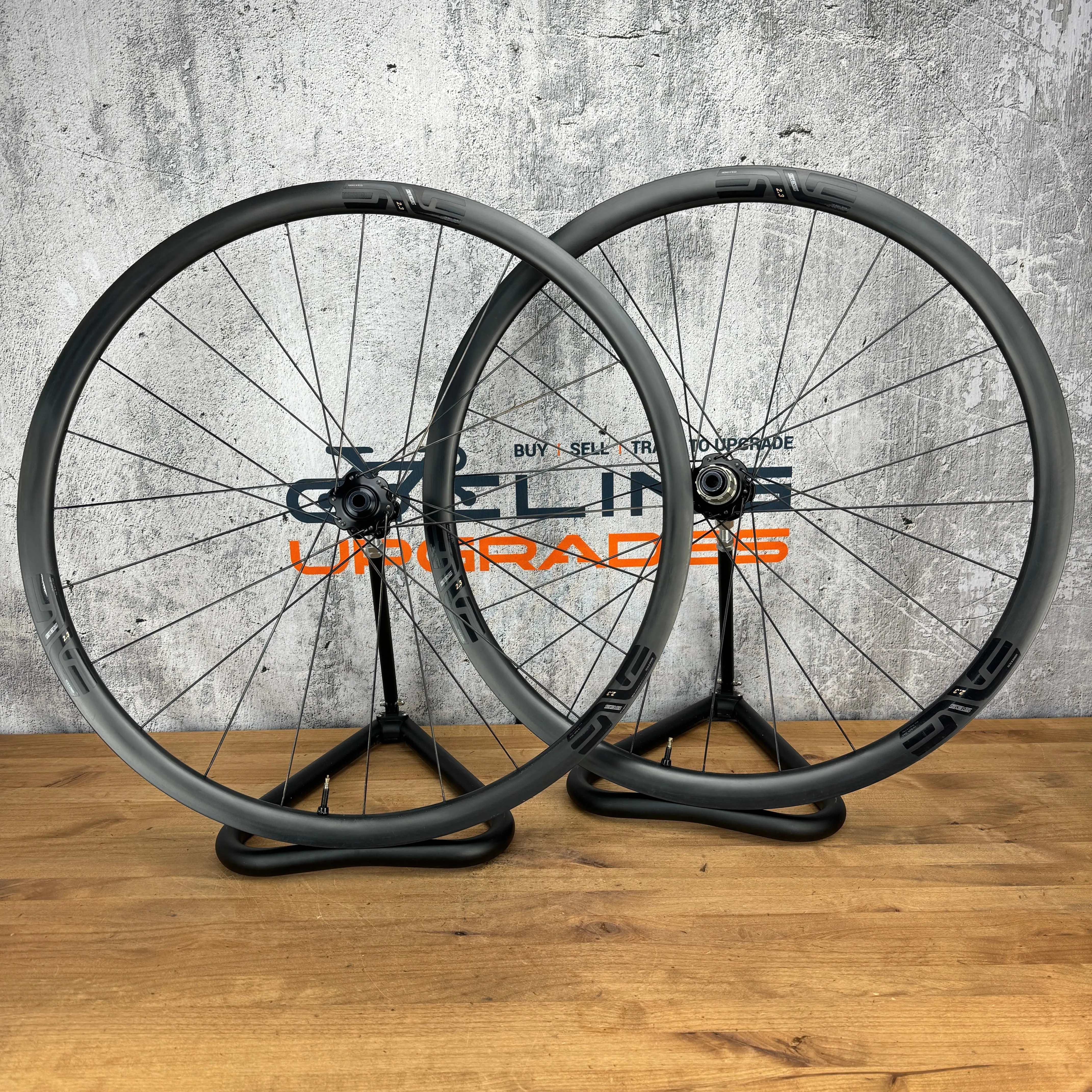 Mint! 2023 Enve SES 2.3 Carbon Tubeless Hookless Disc Brake Wheelset 700c 1262g