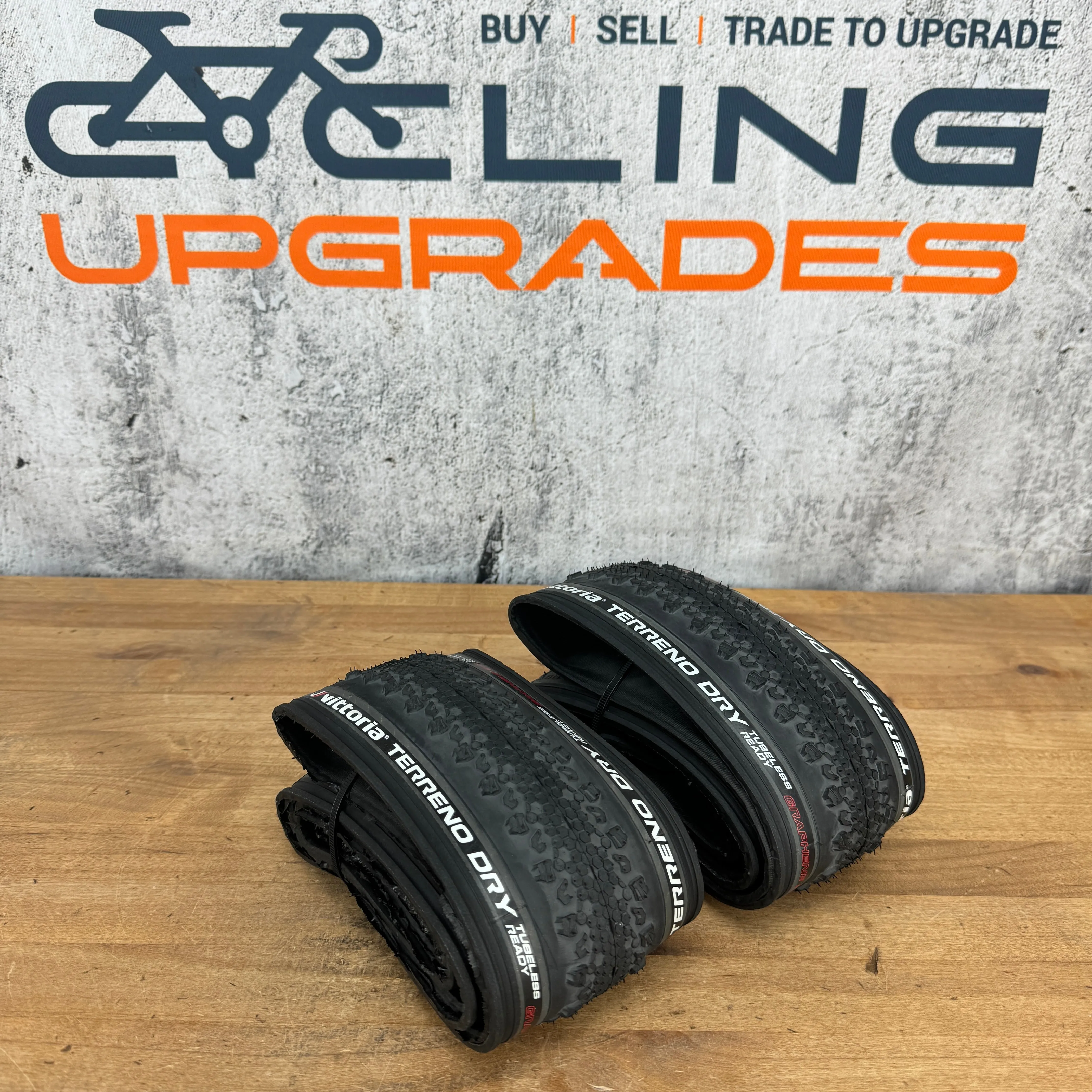 New Takeoff! Pair Vittoria Terreno Dry 700c x 35mm Tubeless Anthracite Tires