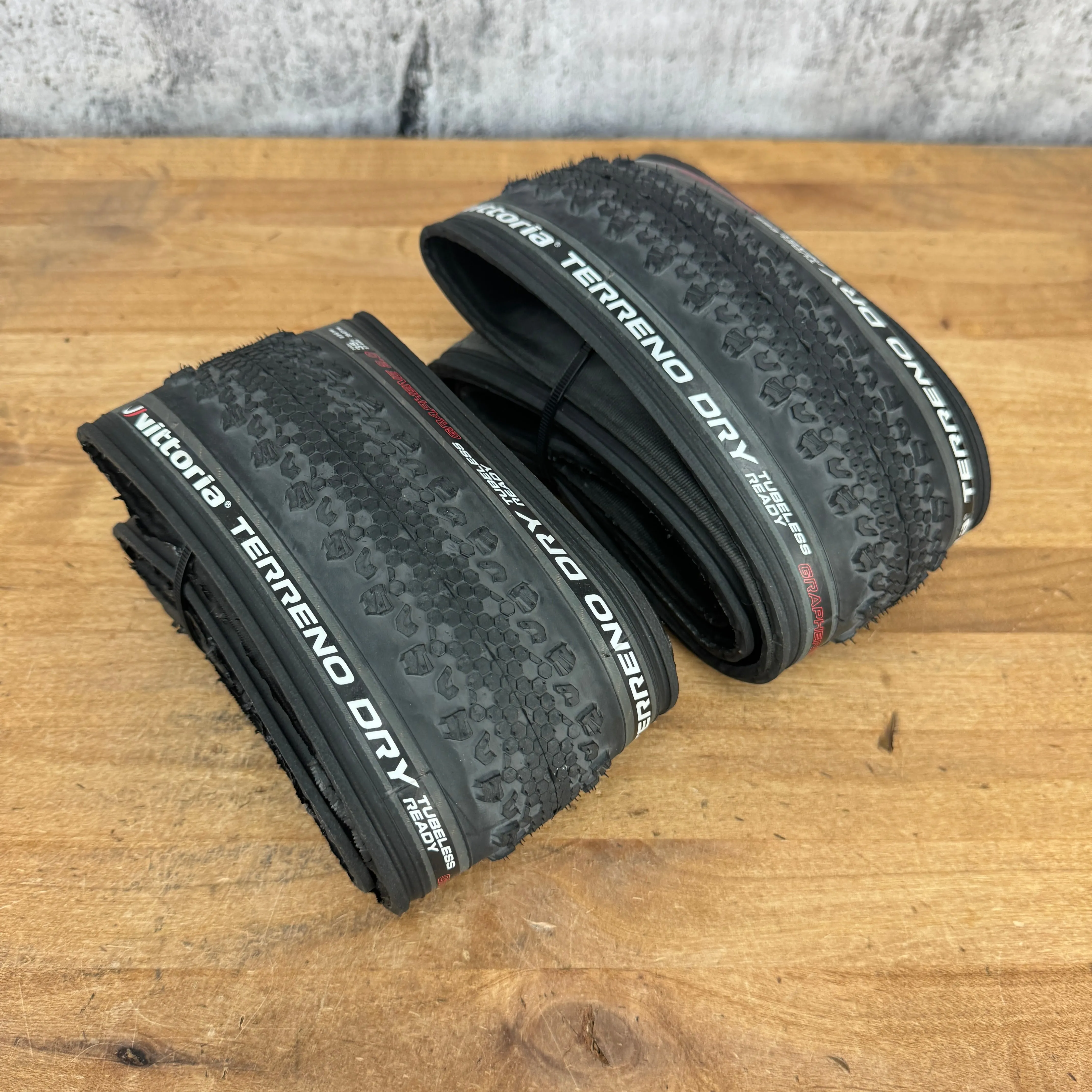 New Takeoff! Pair Vittoria Terreno Dry 700c x 35mm Tubeless Anthracite Tires