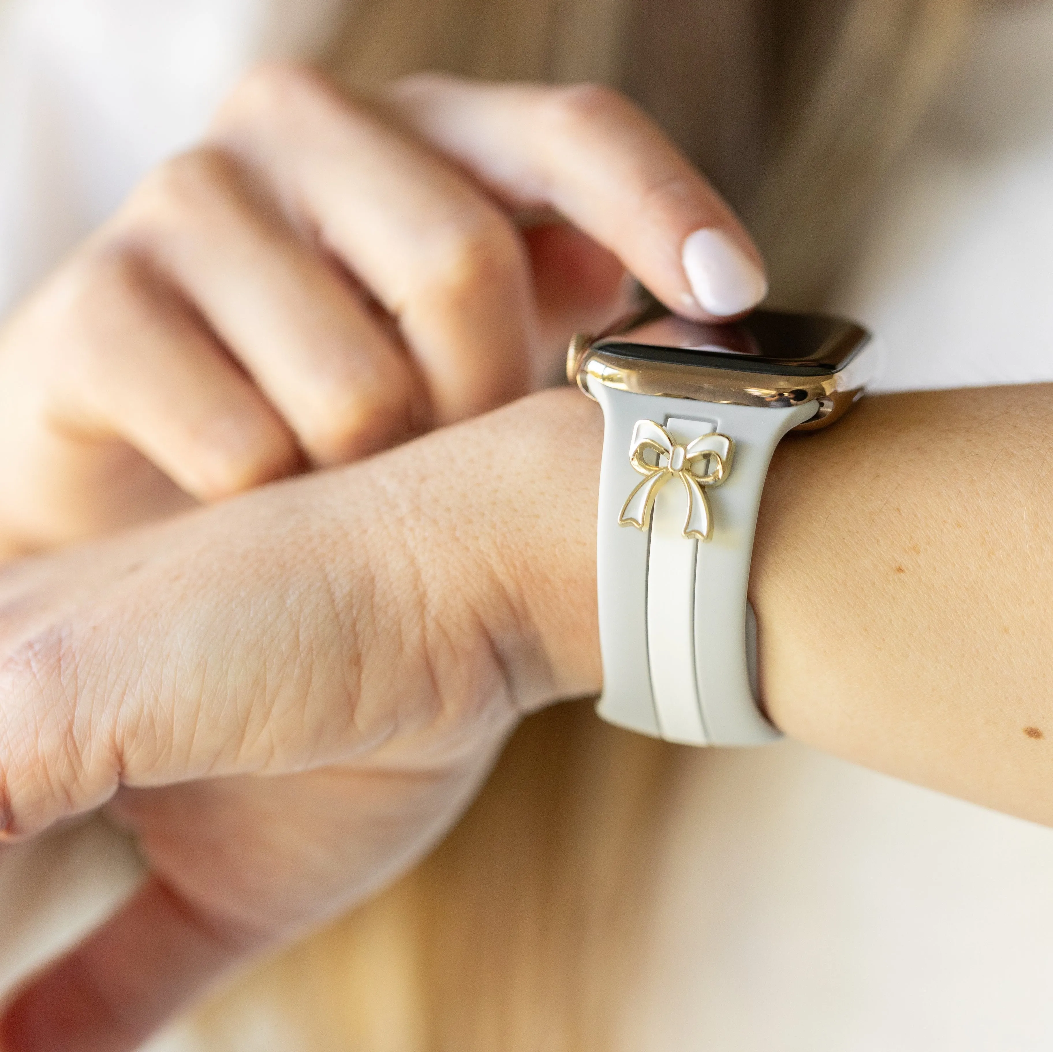 The It Girl Gray and White Smart Watch Band